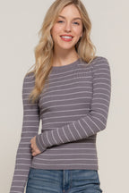 Women’s Striped Knit Crew Neck Pullover Sleek and Stylish