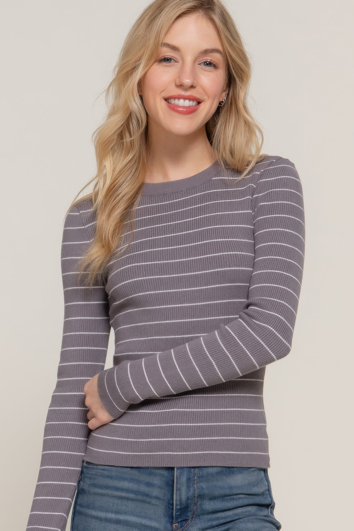 Women’s Striped Knit Crew Neck Pullover Sleek and Stylish