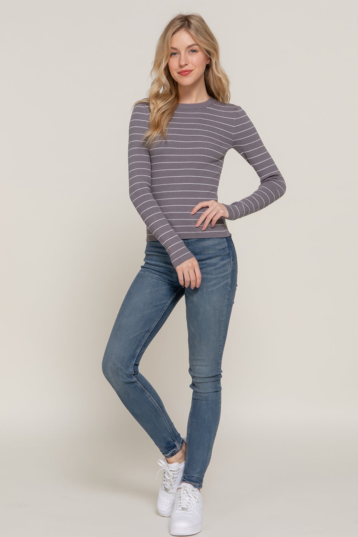 Women’s Striped Knit Crew Neck Pullover Sleek and Stylish
