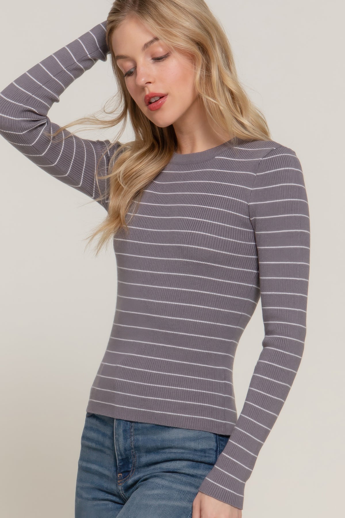 Women’s Striped Knit Crew Neck Pullover Sleek and Stylish